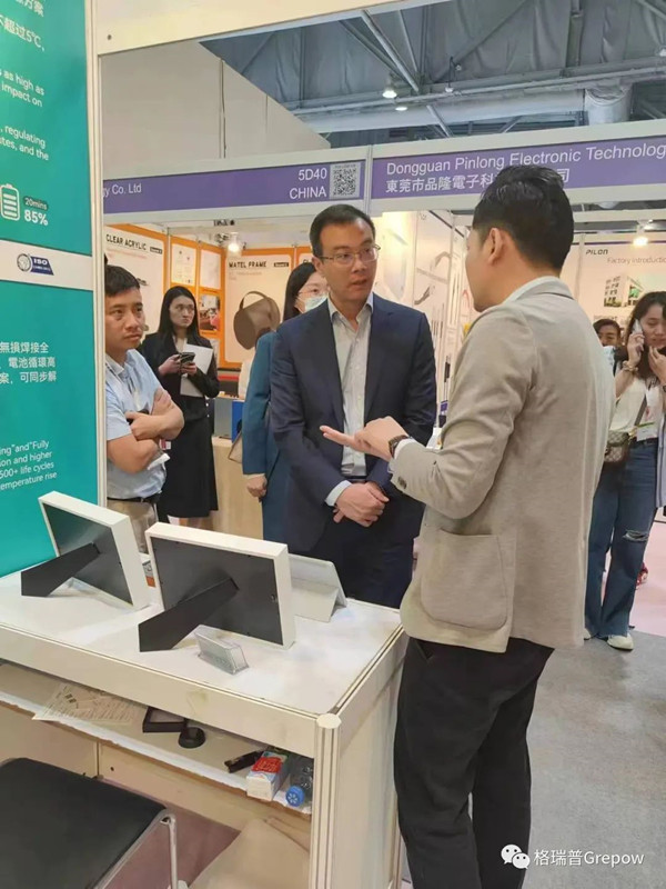 龍華區(qū)工信局蒞臨格瑞普展位 龍華區(qū)工信局蒞臨格瑞普展位
