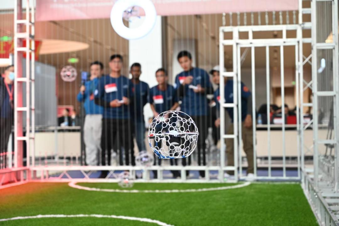 無人機足球競賽中 無人機足球競賽中