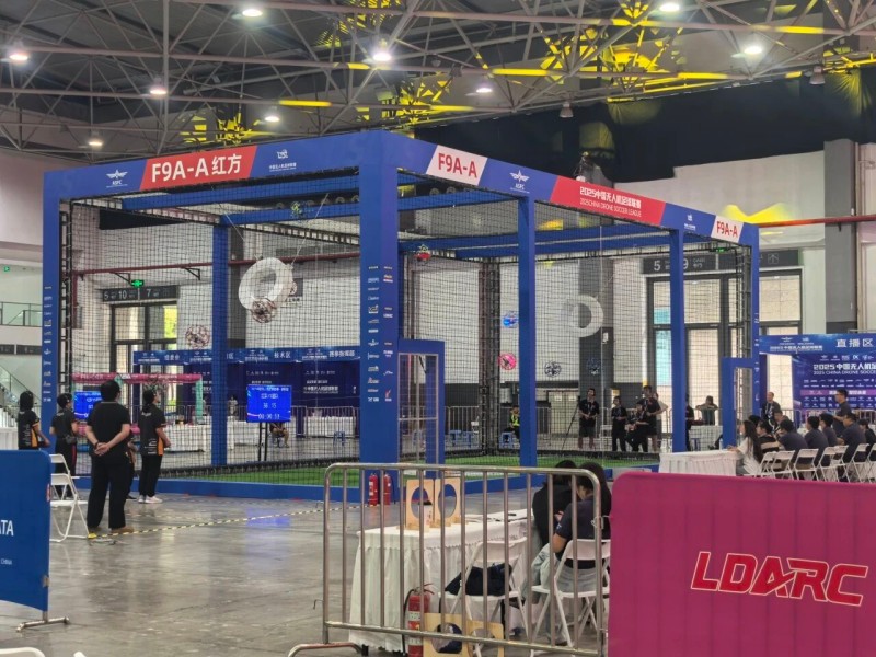 中國無人機足球聯(lián)賽貴陽精彩瞬間 中國無人機足球聯(lián)賽貴陽精彩瞬間